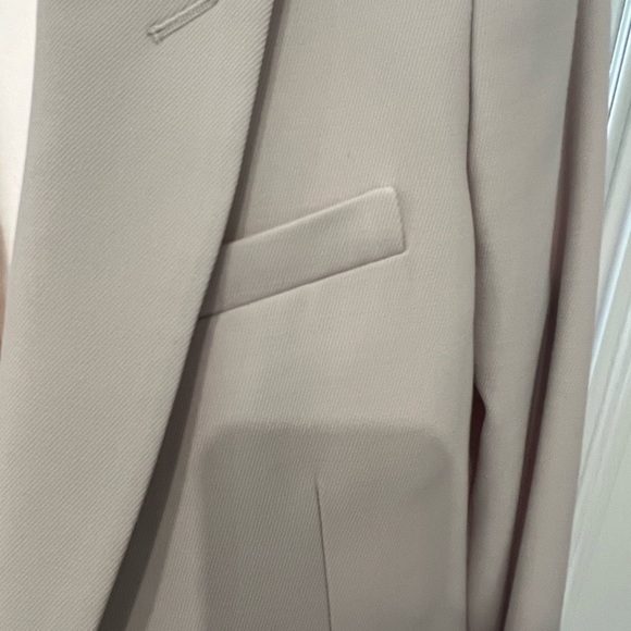 Lightly Used Aritzia Babaton Blazer - Picture 4 of 6